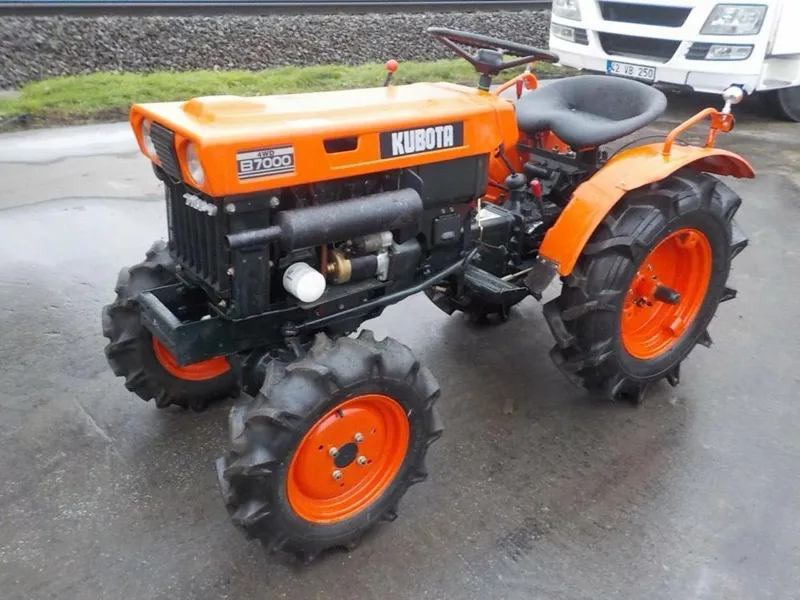 Kubota B7000